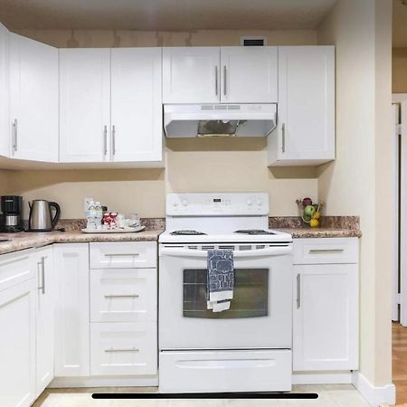 River Valley Minimalist Bachelor Suite Edmonton Exterior photo
