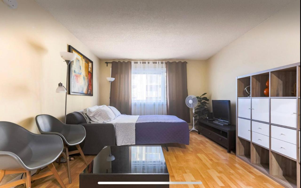 River Valley Minimalist Bachelor Suite Edmonton Exterior photo