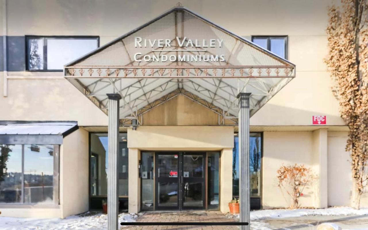 River Valley Minimalist Bachelor Suite Edmonton Exterior photo