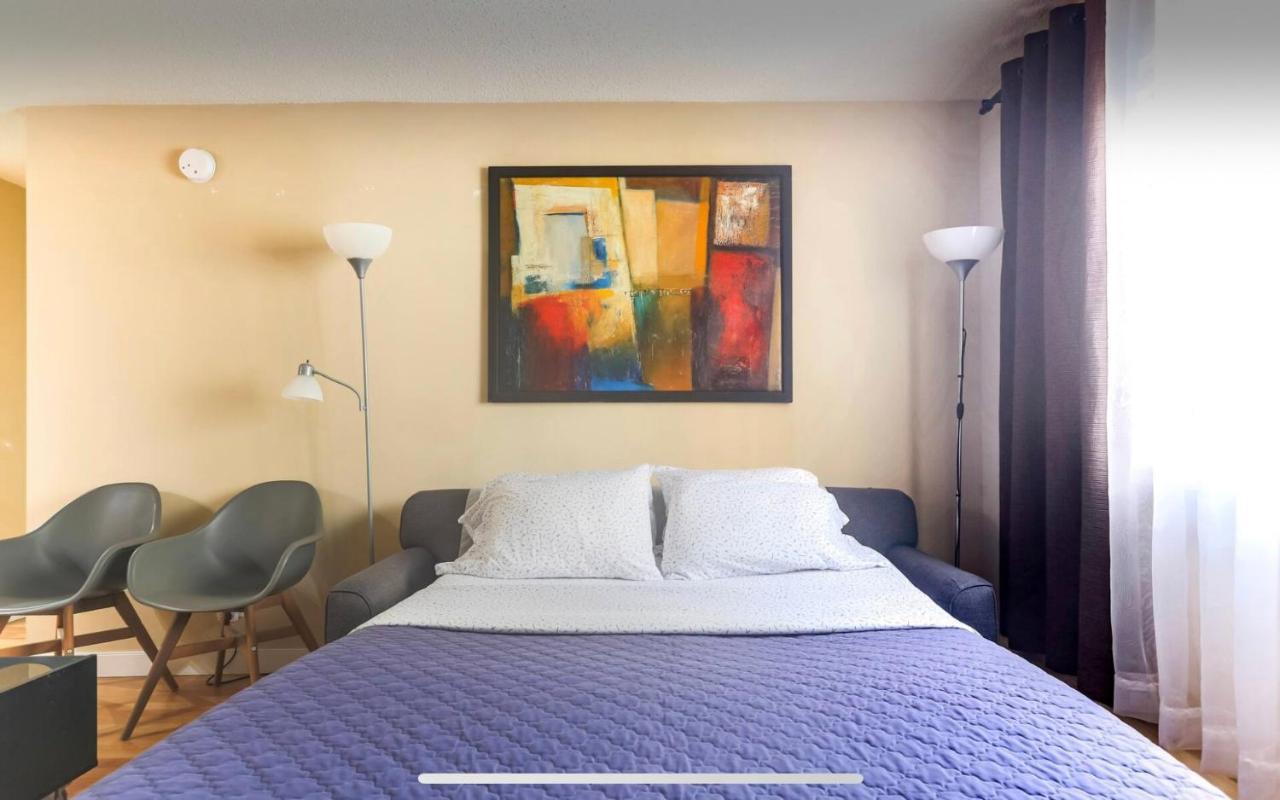 River Valley Minimalist Bachelor Suite Edmonton Exterior photo