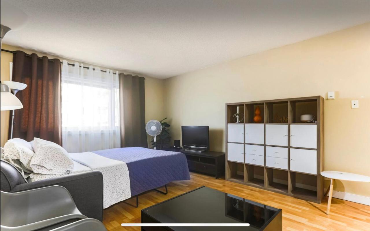 River Valley Minimalist Bachelor Suite Edmonton Exterior photo